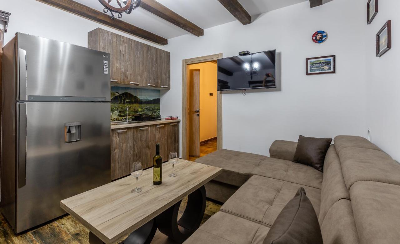 דירות Golubovci Luxury House Lotos מראה חיצוני תמונה