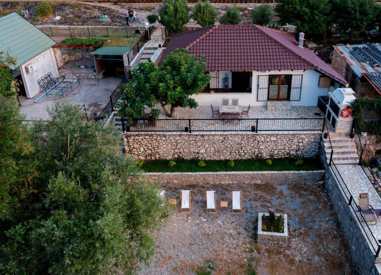 דירות Golubovci Luxury House Lotos מראה חיצוני תמונה