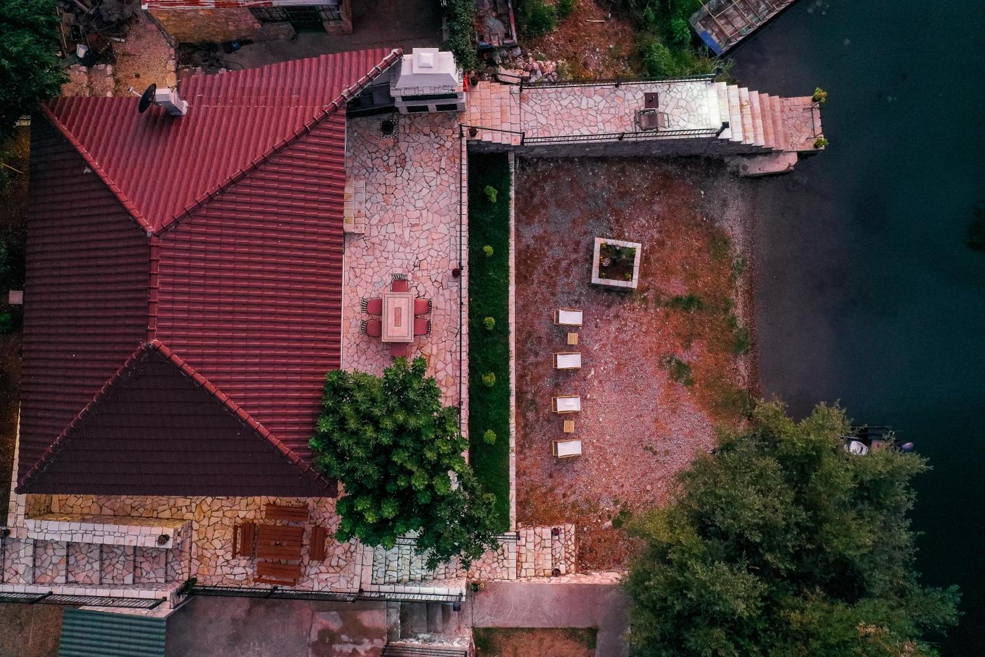 דירות Golubovci Luxury House Lotos מראה חיצוני תמונה